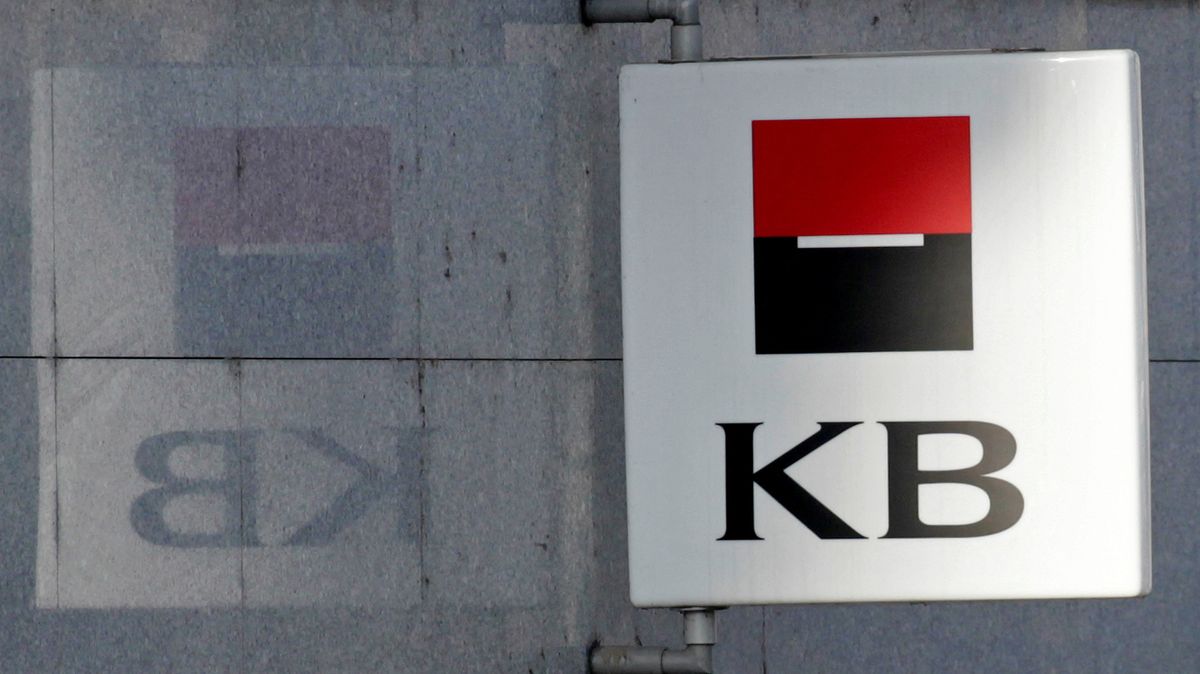 Akcionáři KB schválili výplatu dividendy 82,66 koruny na akcii